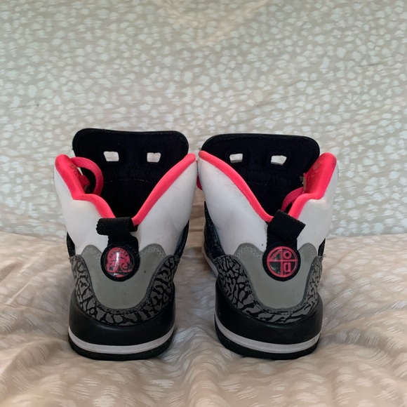 Air Jordan’s - Picture 3 of 6